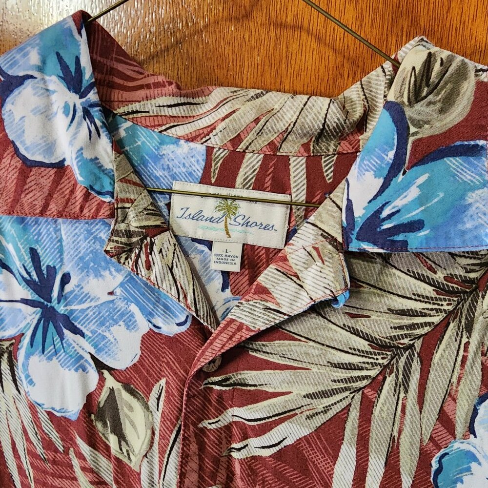 Men's L Island Shores Peach Blue Floral Hawaiian Short Sleeve Button Down Shirt